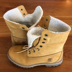 🥳 CLOSET CLOSEOUT!! Waterproof Timbalands